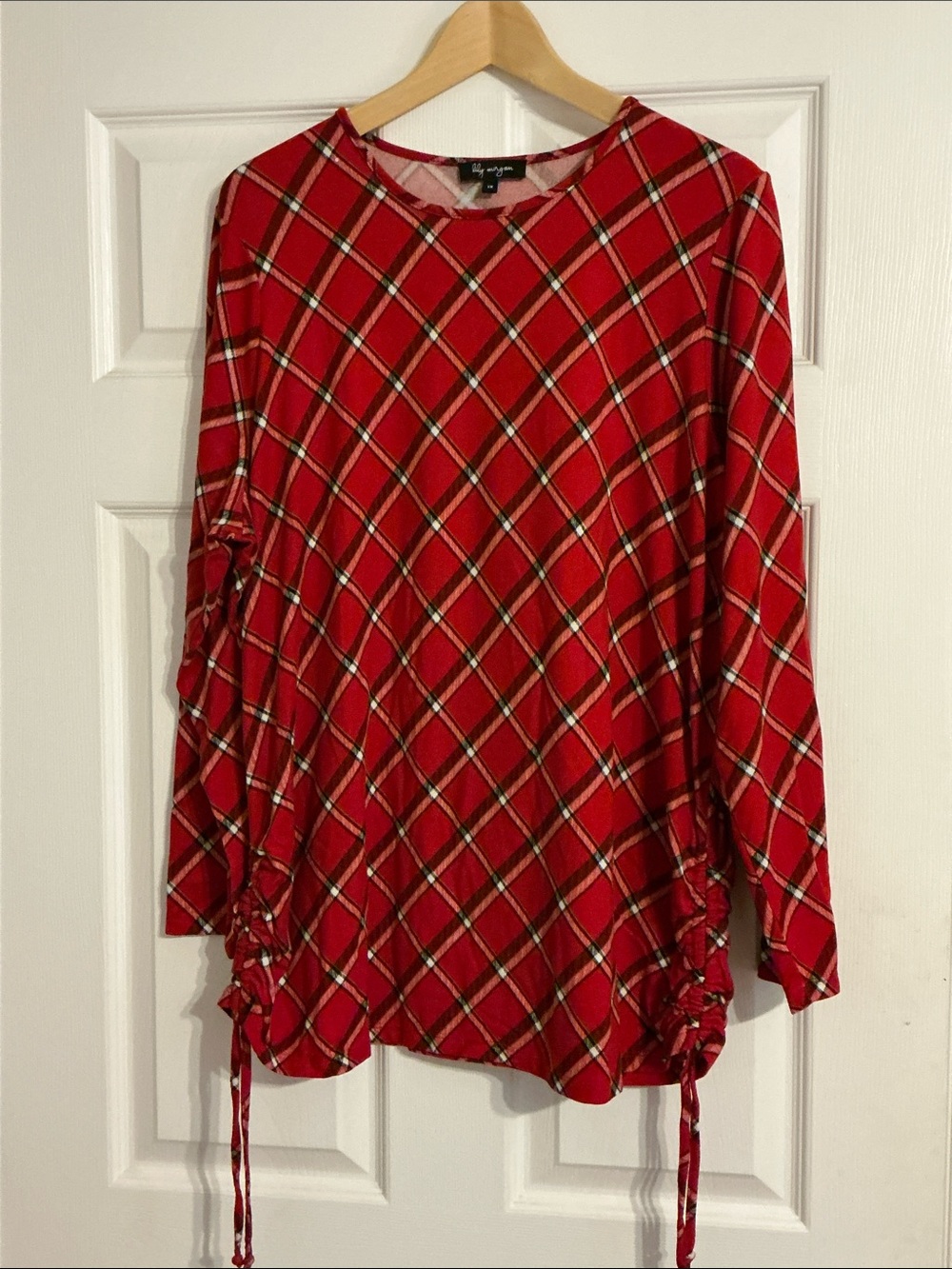 🎉 3 for $15🎉 Red Plus Sized Plaid Long Sleeve Tunic Top with Side Ruching